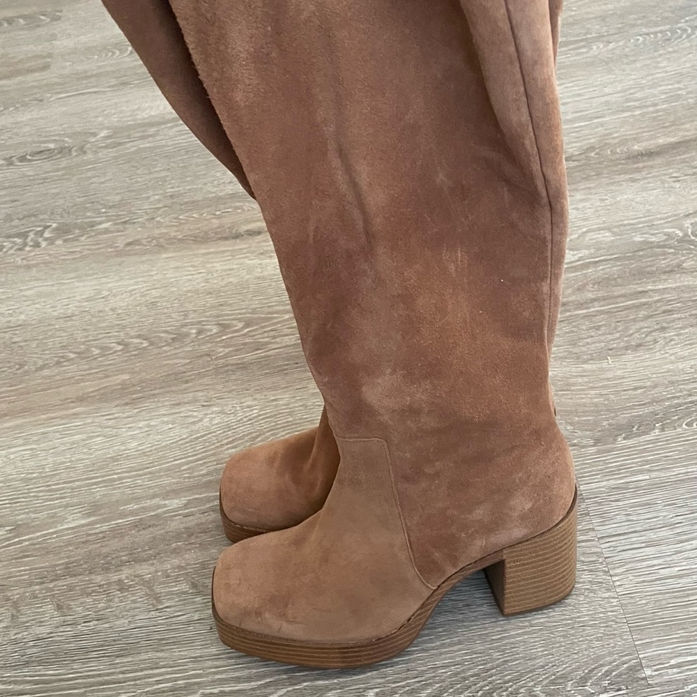 Gianni Bini Tan Heeled Suede Boots